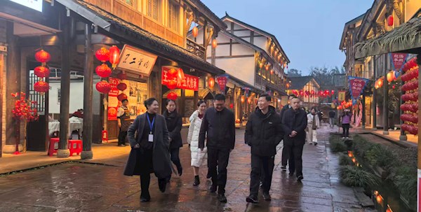 合江县委副书记、县长李庆莅临尧坝驿检查元旦节活动开展情况